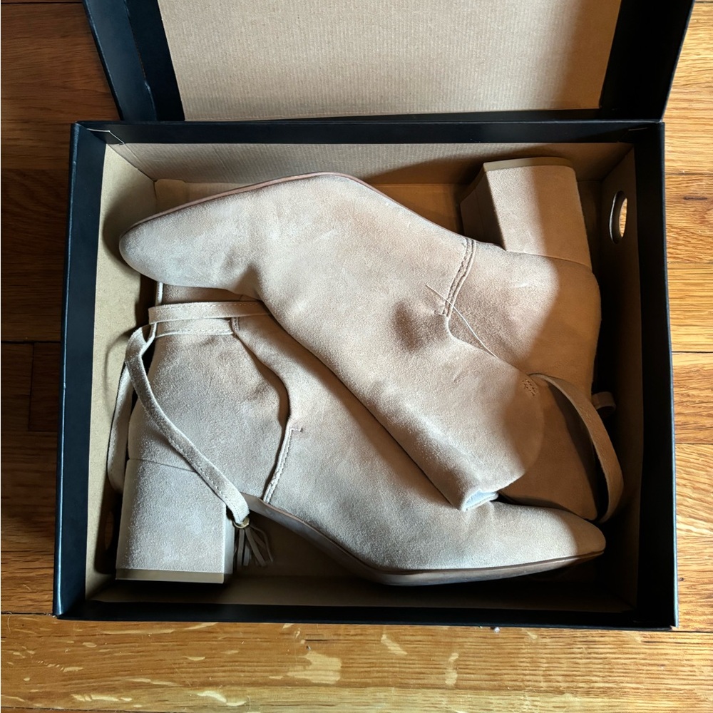 Kenneth Cole Suede Tan Booties